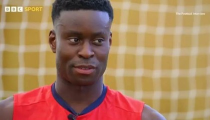 格伊：我的朋友要么在不同国家要么住曼市或利物浦，要联系不容易