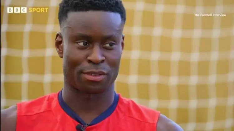 格伊:我的朋友要么在不同国家要么住曼市或利物浦,要联系不容易 格伊:我的朋友要么在不同国家要么住曼市或利物浦,要联系不容易